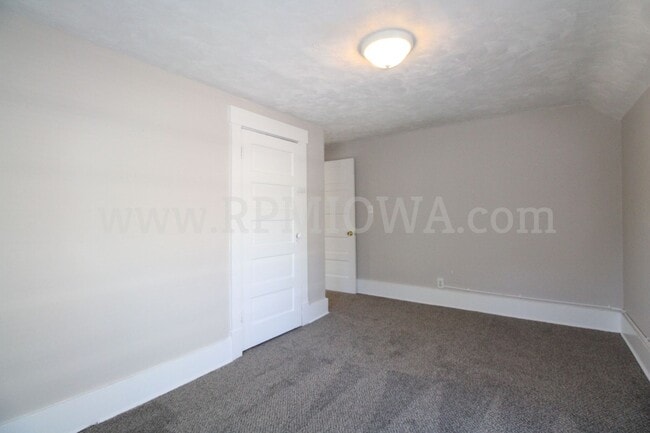 Building Photo - CHARMING!! 3 bedroom, 1.5 Bath Home in Des Moines