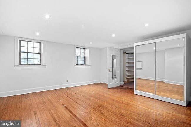 Building Photo - 1018 Spruce St