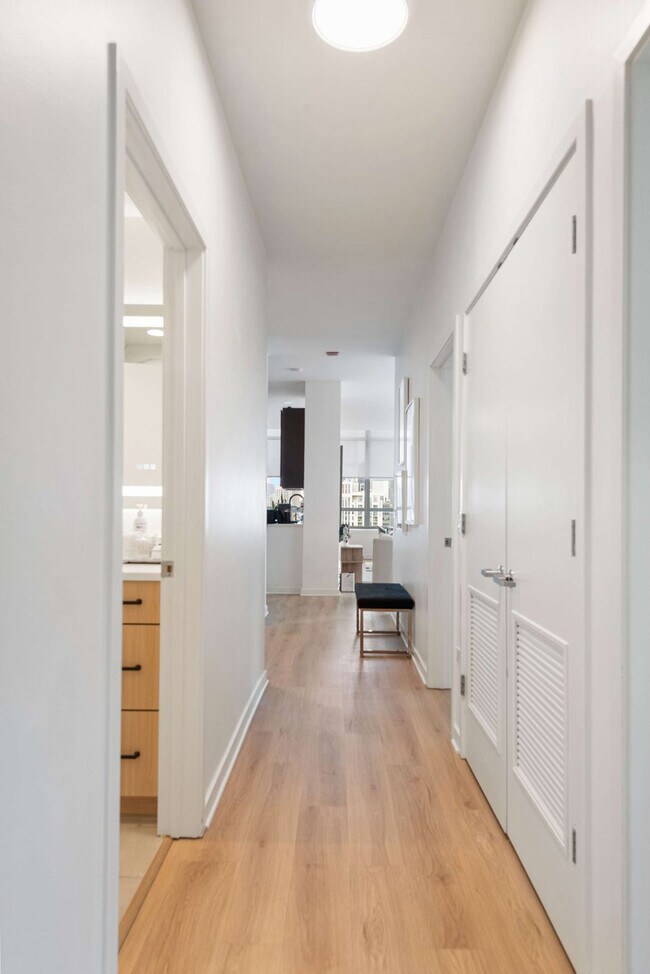 Building Photo - 365 N Halsted St