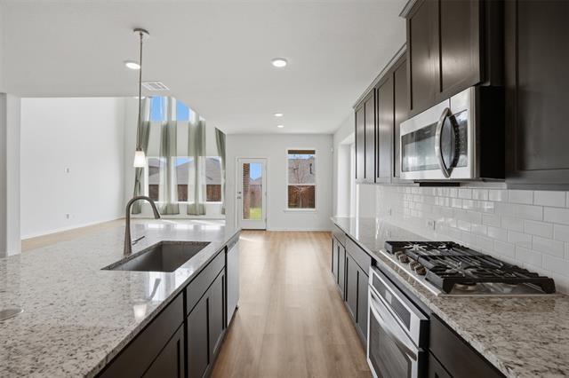 Building Photo - 1216 Rosebay Dr