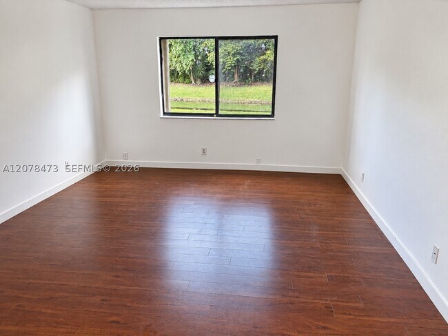 Building Photo - 205 Lakeview Dr