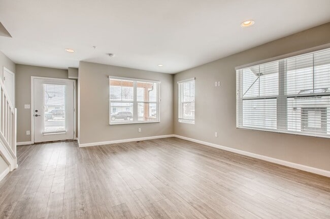 Building Photo - 3 Bedroom Townhomes For Rent