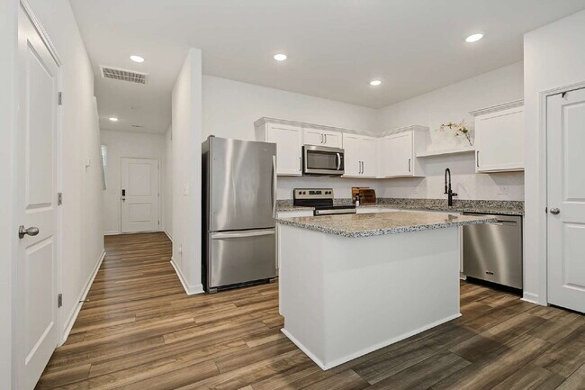 Building Photo - Furnished 3-Bed Townhouse in Durham
