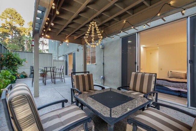 Building Photo - 3200 6th Ave