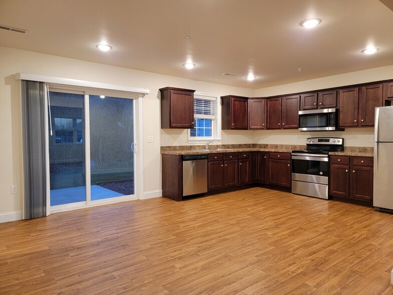 Building Photo - 143 Cedarwood Dr