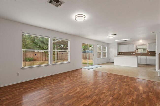 Building Photo - 909 Settlement Cove