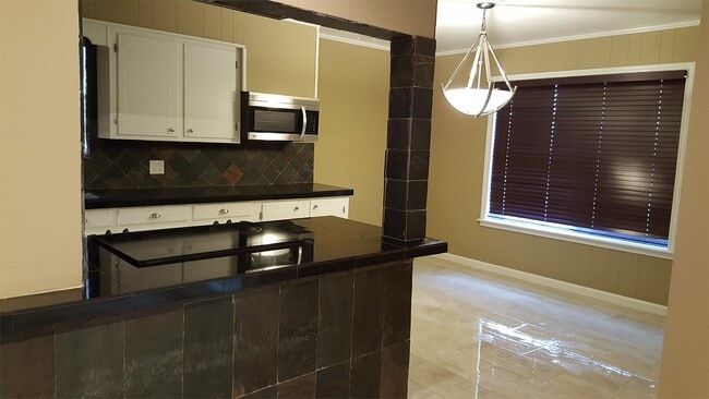 Building Photo - 705 Alabama St