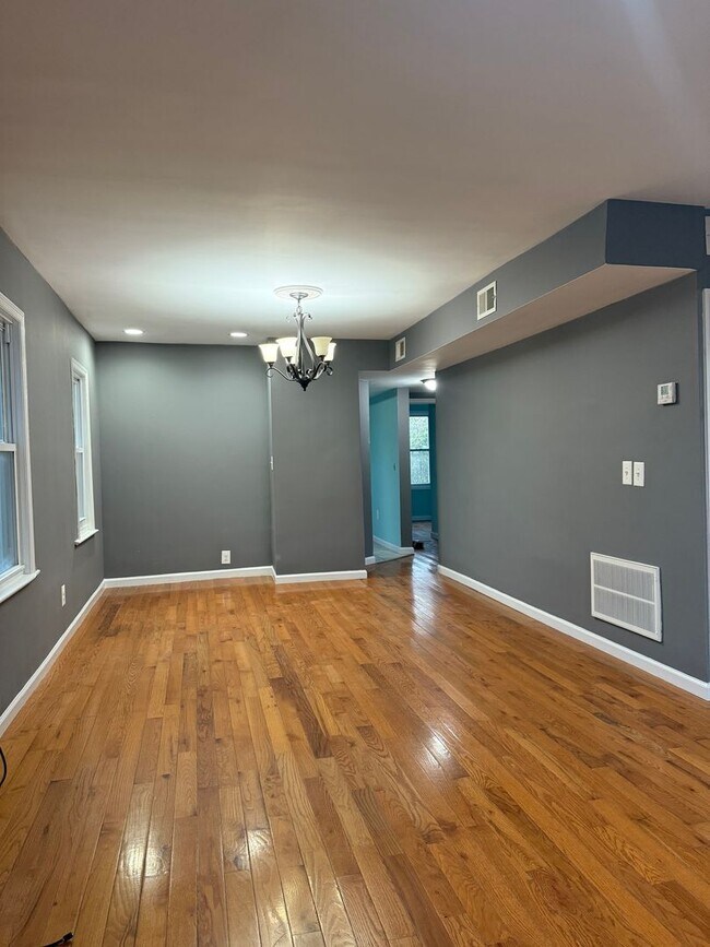 Building Photo - 96 Tremont Ave