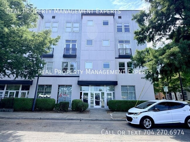 Building Photo - 633 McNinch St
