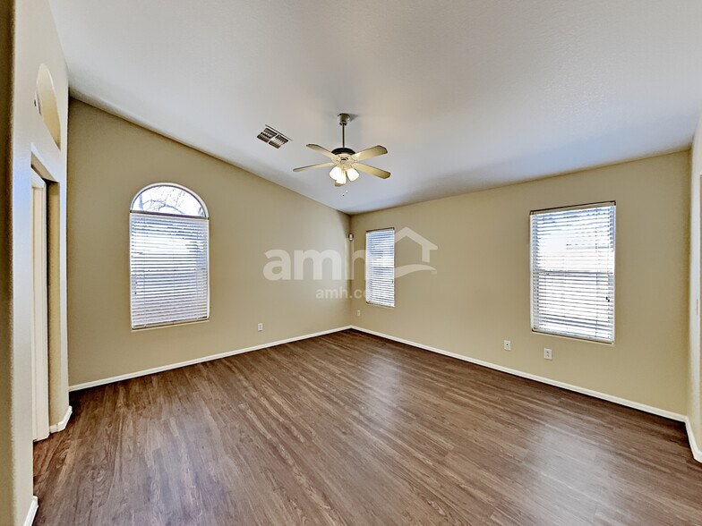 Building Photo - 7909 S 45th Ln