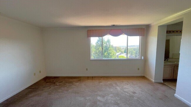 Building Photo - Martinez Beautiful 4 bedroom 3 bath home! ...