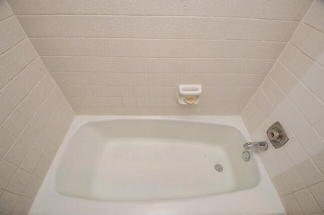 Building Photo - 7411 Betanna Dr