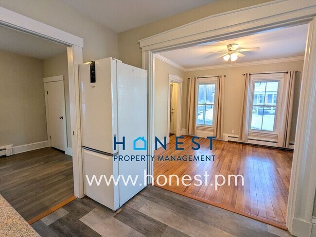 Building Photo - 18 Warren St