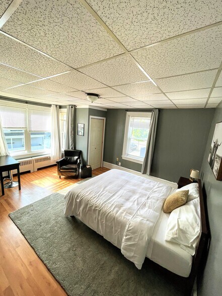 Building Photo - 463 Linden St