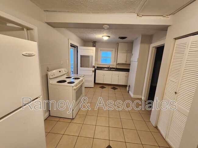 Building Photo - 1490 Clara Ave