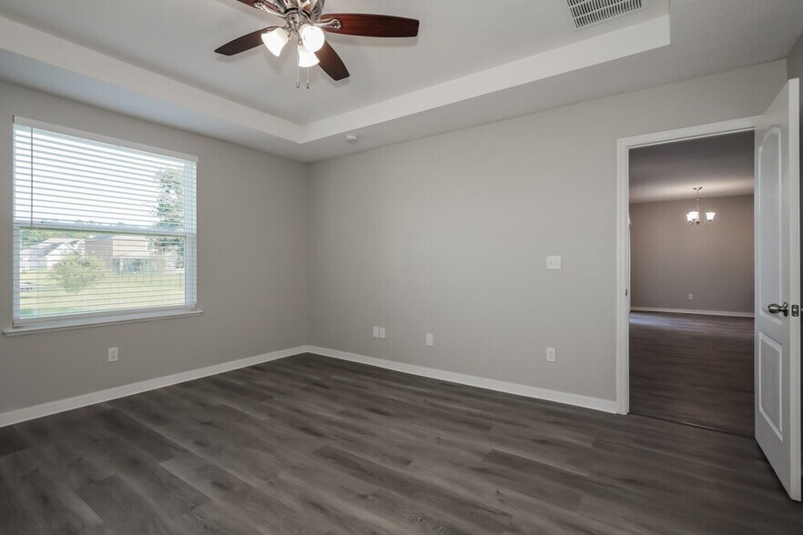 Building Photo - 10305 Magnolia Hills Dr