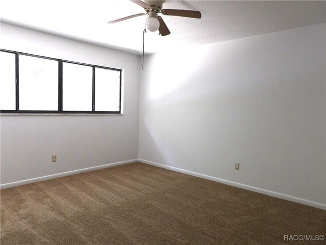 Building Photo - 9785 E Goldfinch Ln