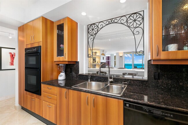 Building Photo - 2110 N Ocean Blvd