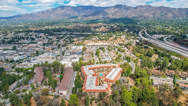 Building Photo - Beautiful Mountain Condo. 3 Bed-2Bath