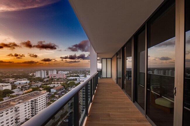 Building Photo - 900 N Ocean Blvd