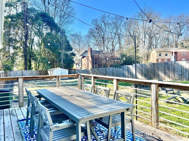 Building Photo - 3205 Brixton Ct