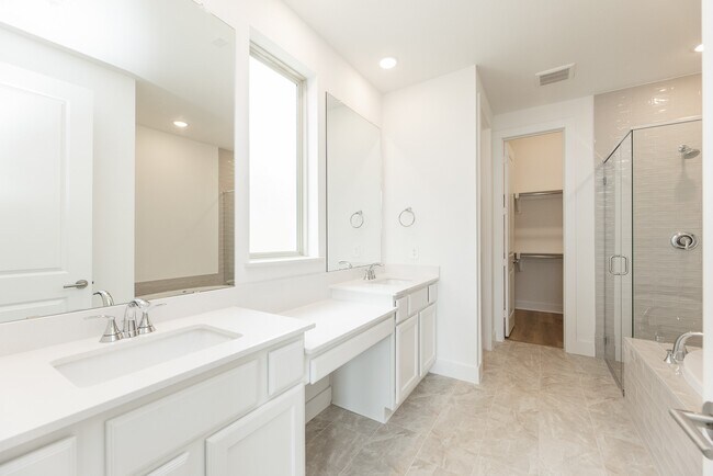 Building Photo - 30723 Grn Acrs Ct