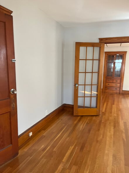 Building Photo - 117 Perry Ave