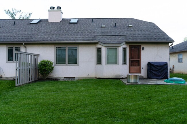 Building Photo - 67 Groton Dr