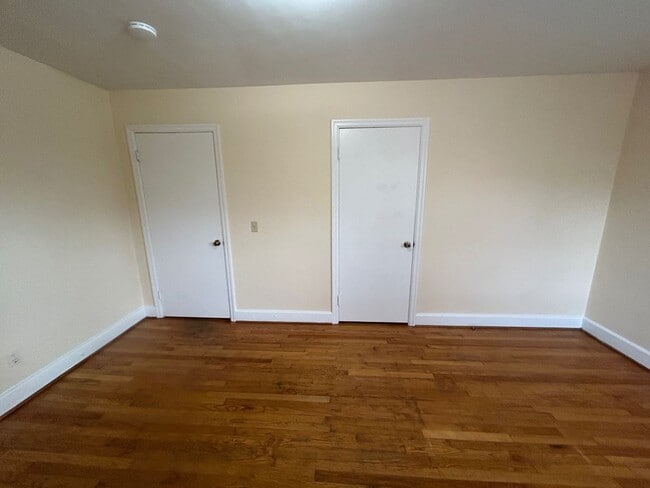 Building Photo - 4534 Oakwood Dr