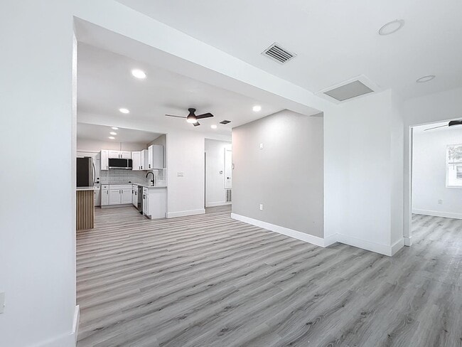 Building Photo - 303 W Valencia St