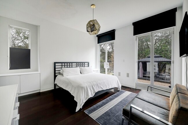 Building Photo - 2200 Harvard St