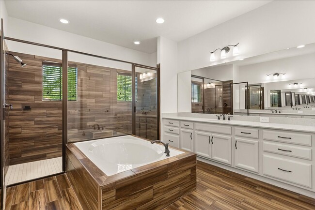 Building Photo - POOL HOME