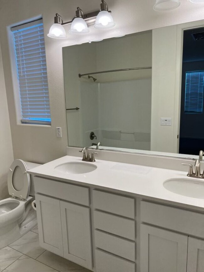 Building Photo - Spacious 3BR/2.5BA Home in Sacramento – $2,650, Utilities Included