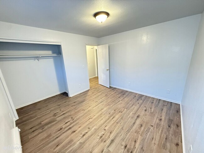 Building Photo - 308 W Pierce St