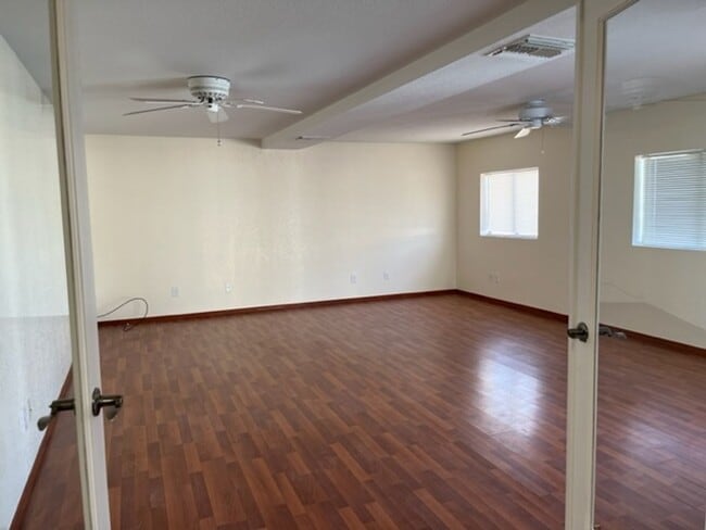Building Photo - 3 Bedroom Home with Bonus Room!