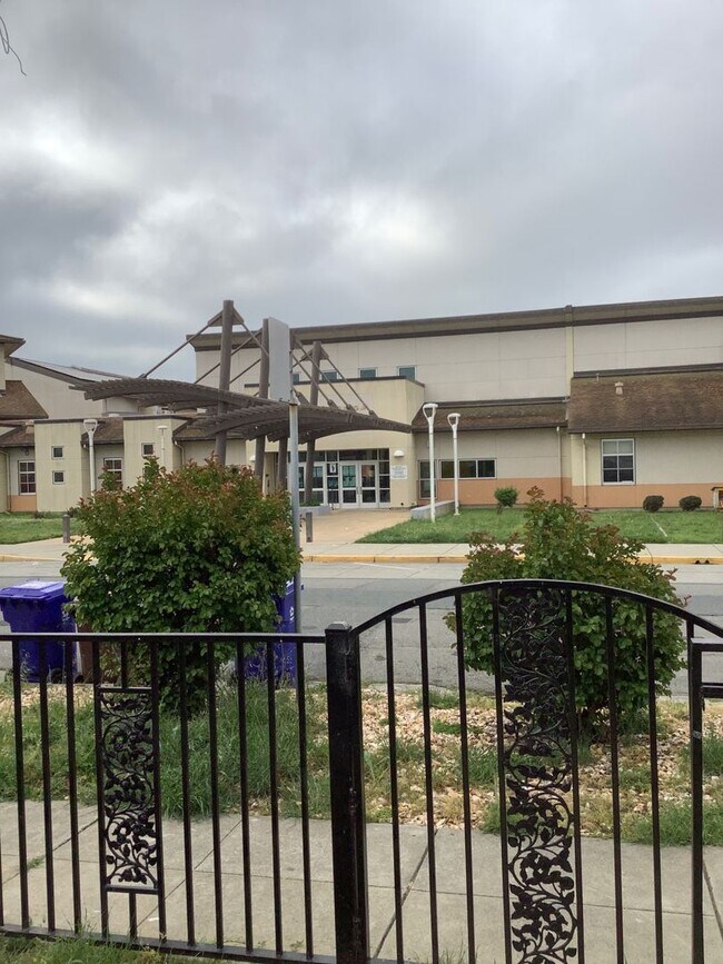 Building Photo - Completely Renovated 3 Bedroom Downstairs Unit! $2,995