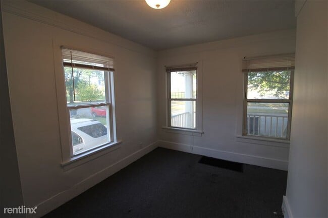 Building Photo - 809 S Division St