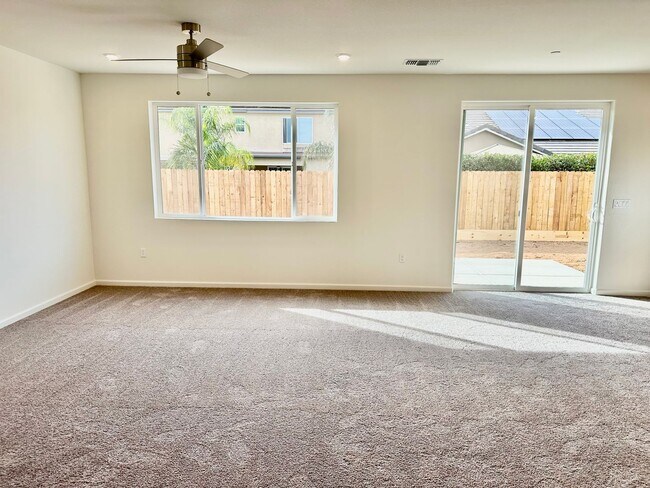 Building Photo - Lovely 4/2 Near Clovis East