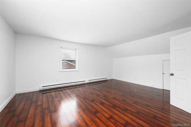 Building Photo - 74 Lakeshore Dr E