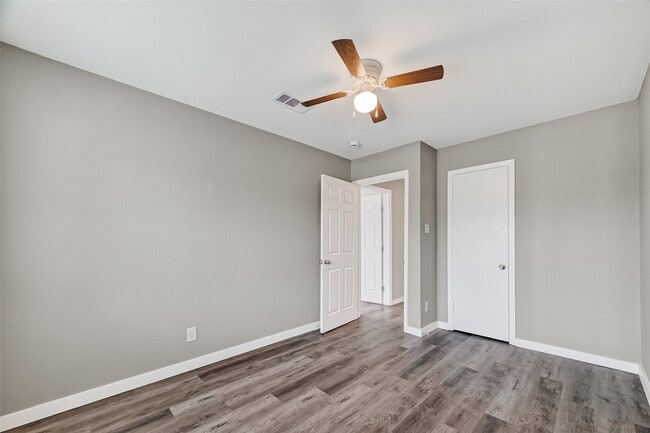 Building Photo - 3613 Truxton Dr