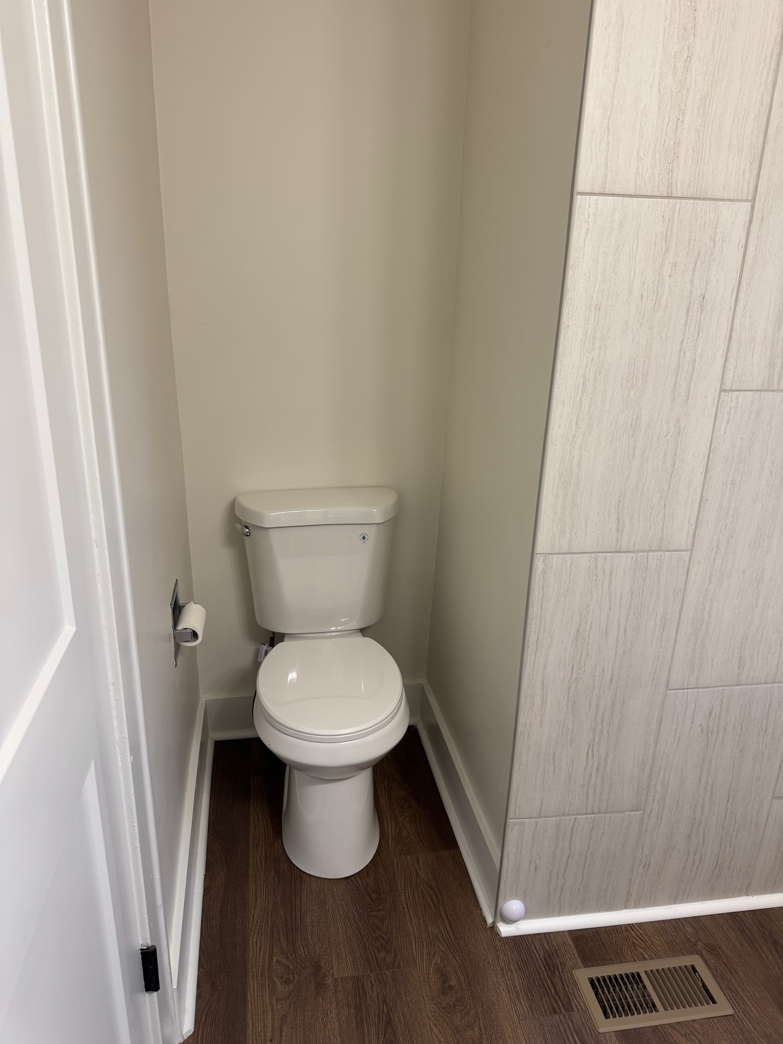 Building Photo - 515 E 9th St