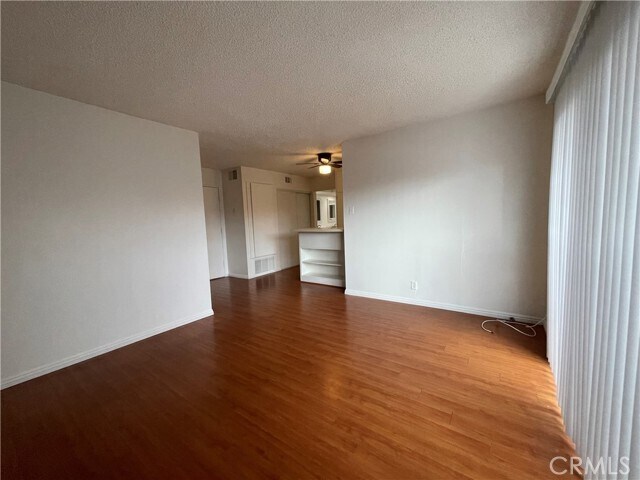 Building Photo - 400 N Acacia Ave