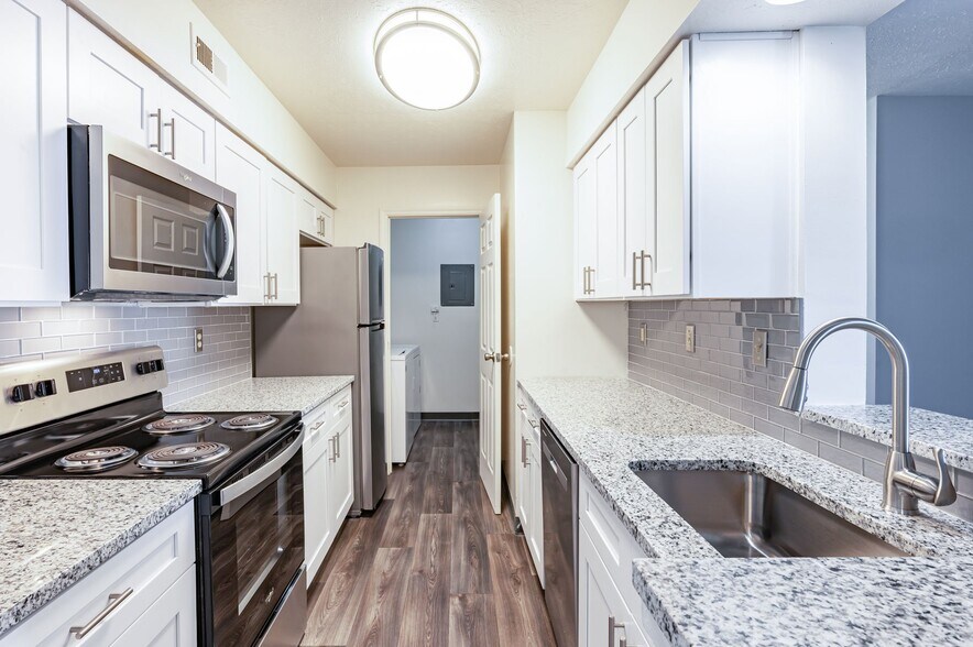 Hidden Lakes Apartment Homes 2480 Foxhill Dr Miamisburg OH 45342