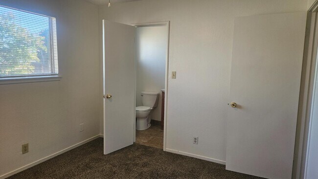 Building Photo - 956 W Antonio Dr