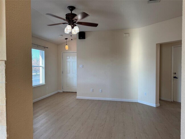 Building Photo - 1015 Remington Dr