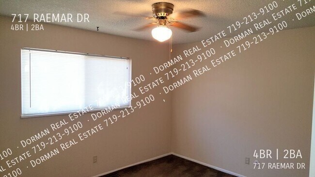 Building Photo - 717 Raemar Dr