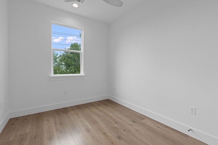 Building Photo - 124 S Mockingbird Cir