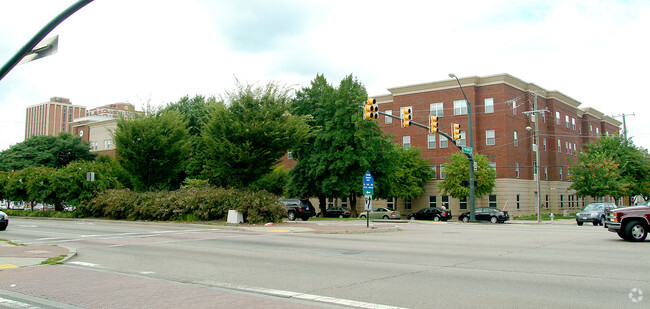 Building Photo - Broad and Belvidere Student Apartments