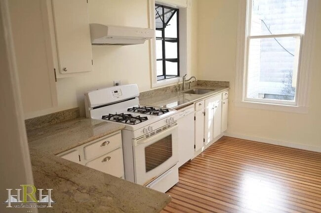 Building Photo - Location!! Charming 3 BR | 1.5 BA in the H...