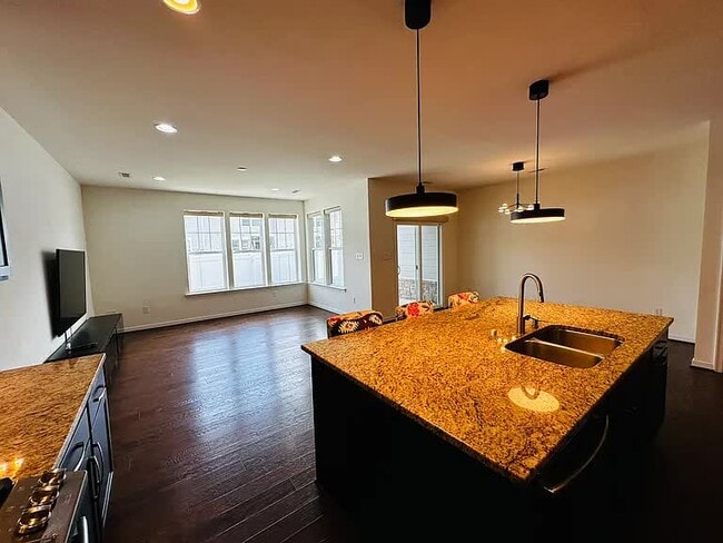 Building Photo - 5604 Benoni Ct